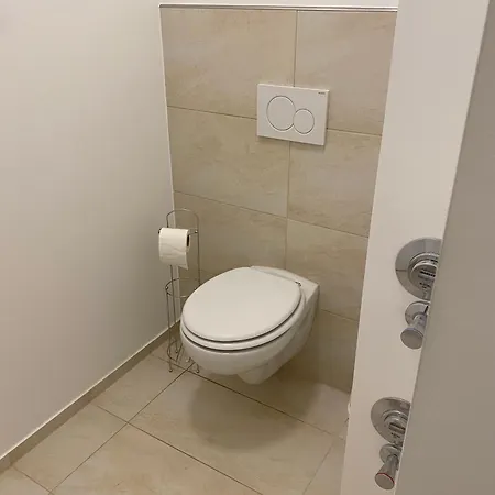 3 Rooms, Free Parking, 25 Min To Düsseldorf, 200 Mbps Wlan Duisburg
