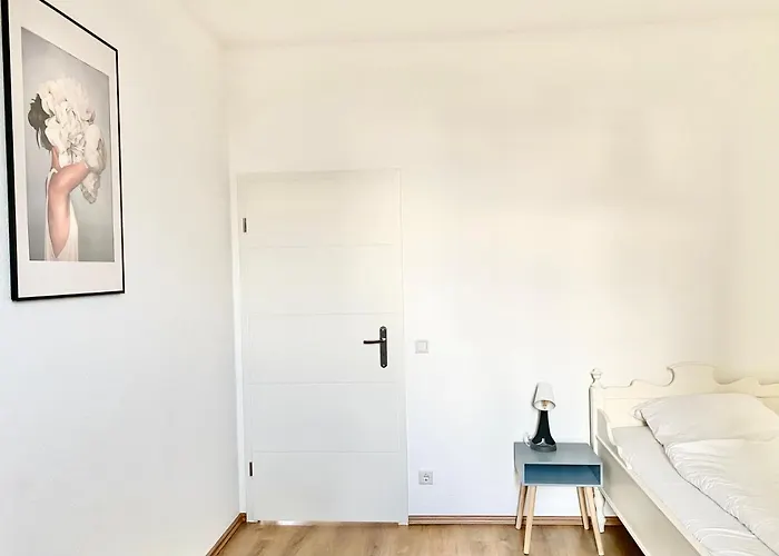 3 Rooms, Free Parking, 25 Min To Duesseldorf, 200 Mbps Wlan Apartamento Duisburgo