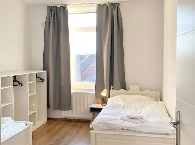 3 Rooms, Free Parking, 25 Min To Duesseldorf, 200 Mbps Wlan * Duisburgo