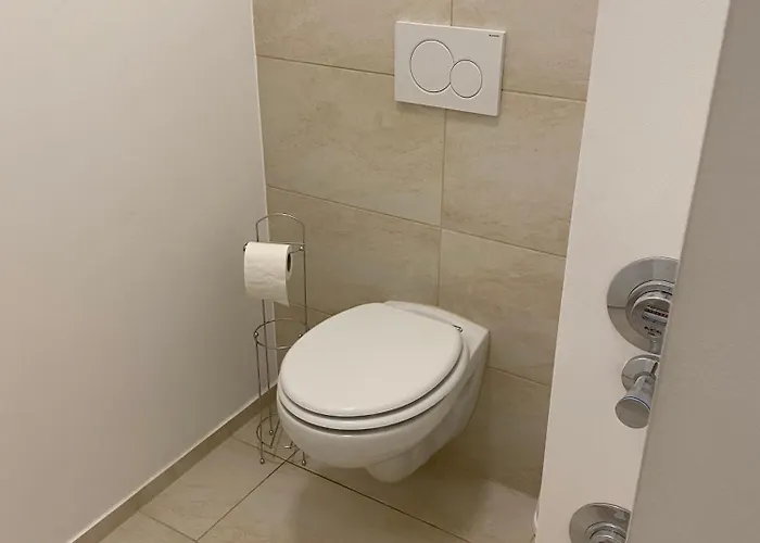 3 Rooms, Free Parking, 25 Min To Duesseldorf, 200 Mbps Wlan Duisburgo